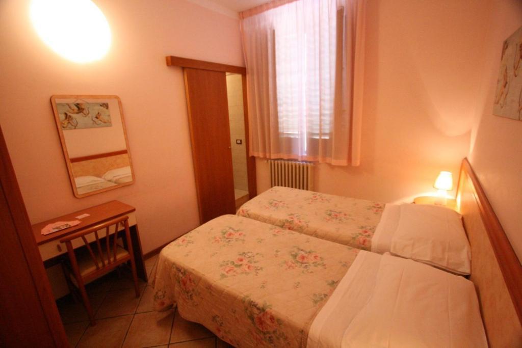 Hotel Venezia Montecatini Terme Habitación foto